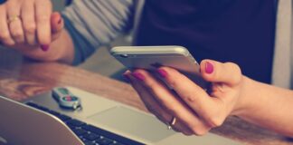 Czy telefon komórkowy można wrzucić w koszty?