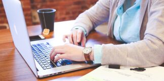 Kiedy zaczęła rozwijać się komunikacją?