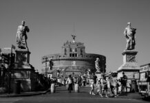 Czy na allegro musi być białe tło?